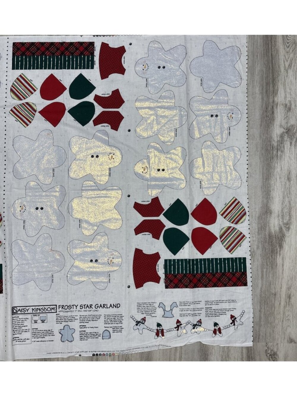 Daisy Kingdom Christmas Garland Fabric Panel Sparkling Frosty Puffy Stars USA